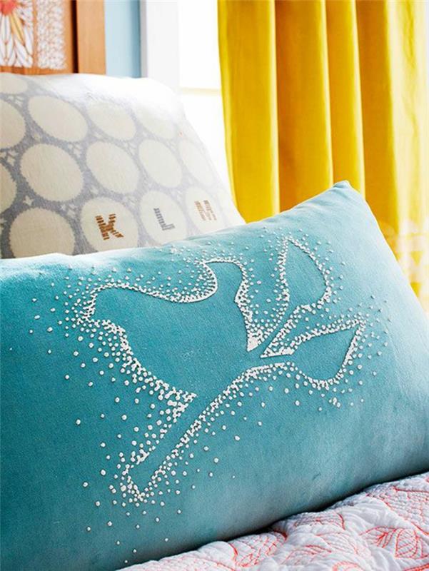 cushion-cover-beautiful-deo-on-the-cushion-cover