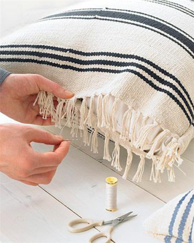 pagalvėlės užvalkalas pagamintas su kilimu