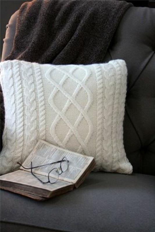 perdirbtas-senas-megztinis-pagalvėlės užvalkalas