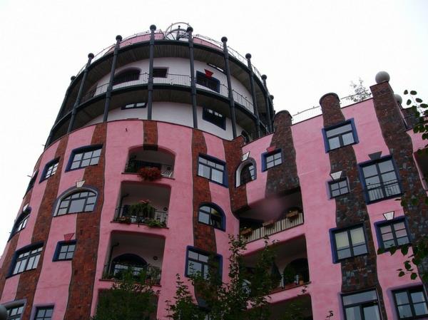 hundertwasser-architecture-the-green-citadel-at-Magdeburg-fasada