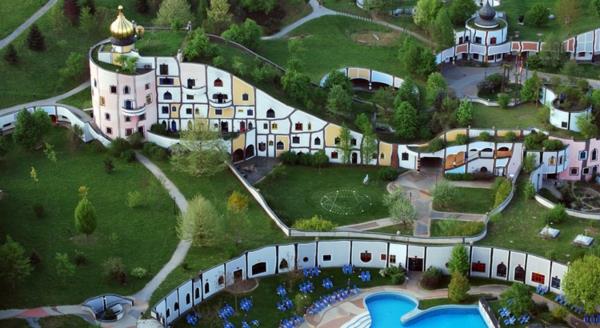 hundertwasser-architecture-resort-bad-blumau-avstrija
