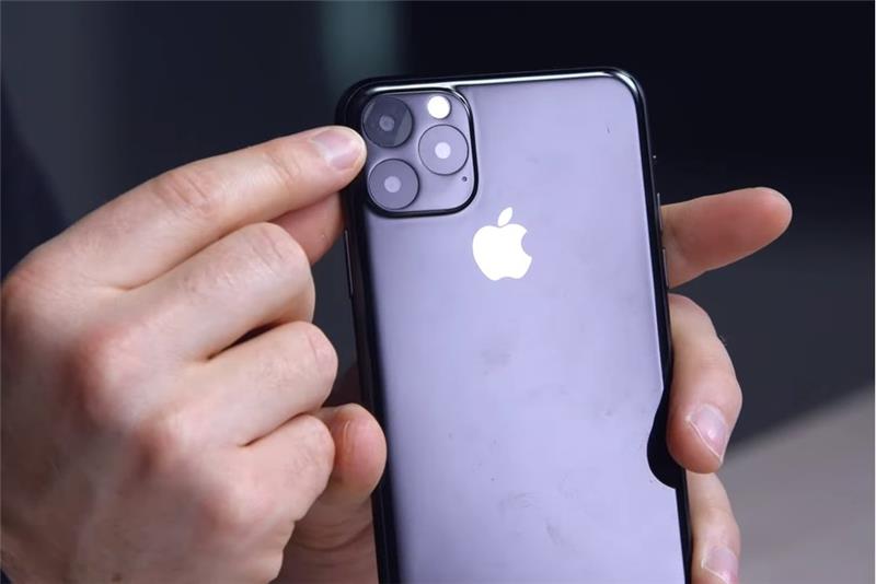 iPhone 11 bo imel tri zadnje kamere, vključno s širokokotnim objektivom