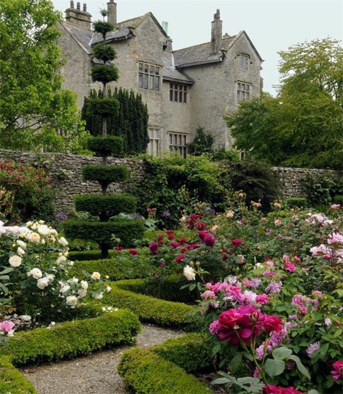 gredica, bele, roza in rdeče vrtnice, šimšir, vrt v bližini starega gradu, romantična zunanja dekoracija