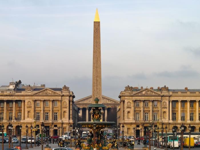 idea-romantic-ride-paris-bike-ride-paris-beauty-at-place-de-concorde