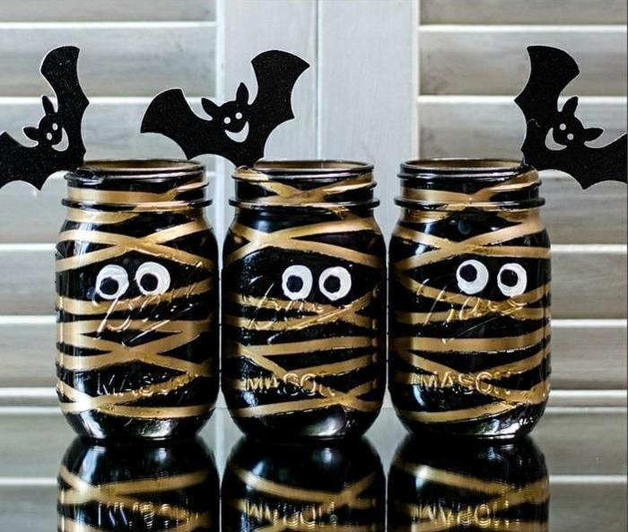 steklena-sladkarija-ideja-za-najstnico-halloween-sladkarije-stojalo v steklenem kozarcu-diy