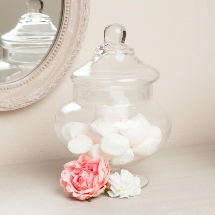 steklo-sladkarije-ideja-za-najstnico-spalnico-dekoracijo-roza-posteljo-stransko mizo-marchmellows