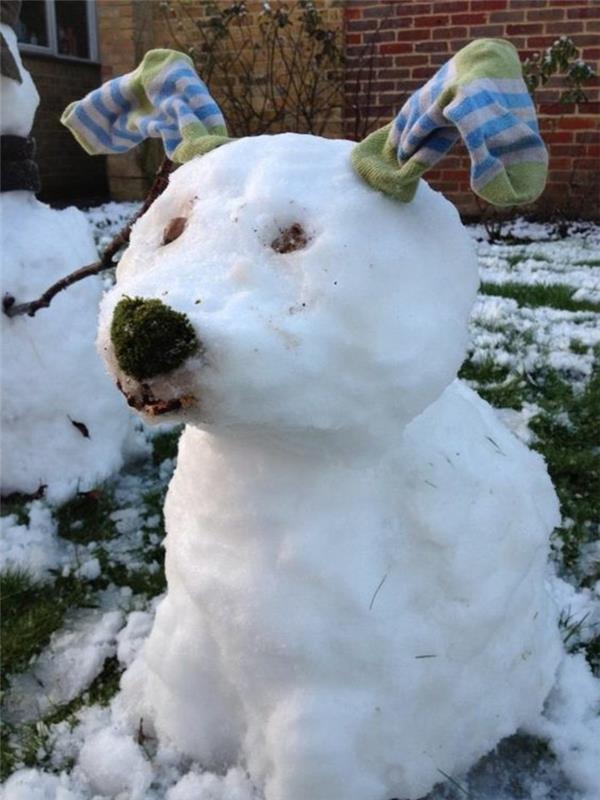 idėja-kaip padaryti sniego senį-pelėdą-šunį su shausette ausimis