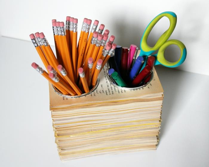 idėja, kaip perdirbti pieštukų laikymo popierių knygų puslapiuose-kaip padaryti pieštuko laikiklį