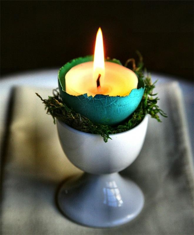 kolay yaratıcı aktivite fikri, mumluk masa dekorasyonu, balmumu ile mavi yumurta kabuğu