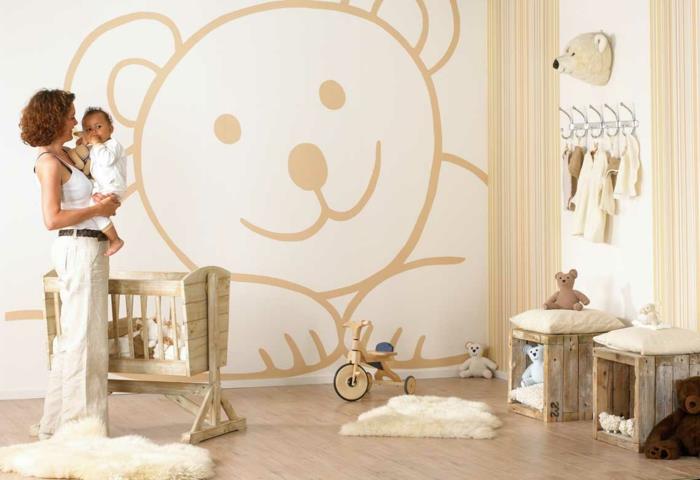 mišri kūdikių kambario dekoravimo idėja, vaikų kambarys, mediniai baldai, kailinis kilimėlis