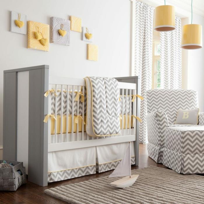 mišri kūdikio kambario dekoro idėja, dryžuotas kilimas, skandinaviškas interjero dekoravimas