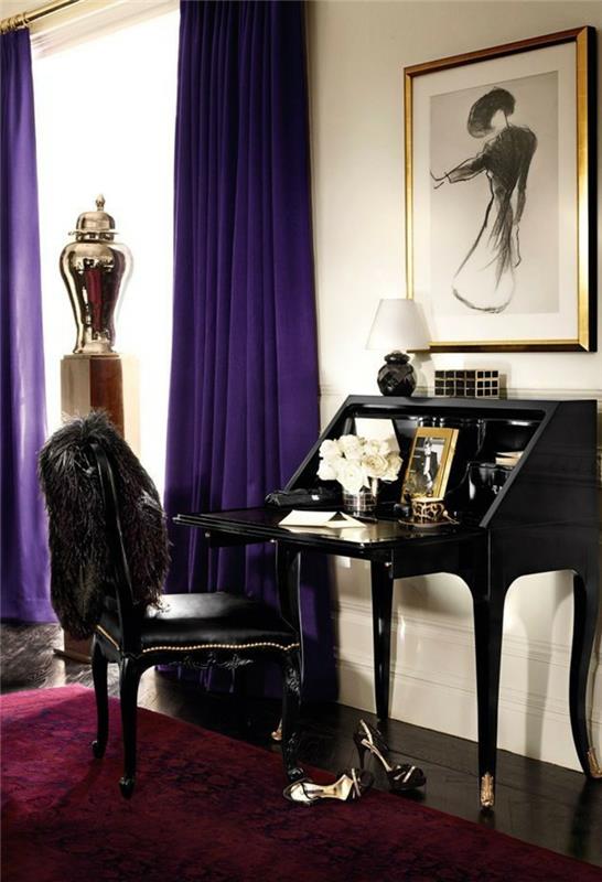 boudoir spalnica, bordo preproga, črni usnjeni stol, črni kotiček za ličila, zlati okvir za slike, bele stene