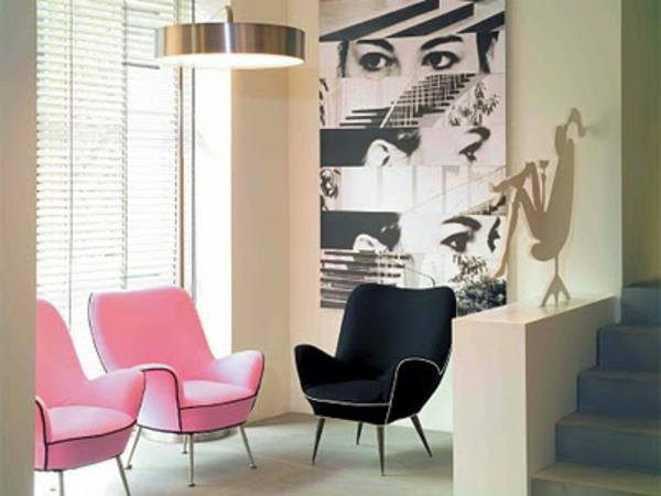 dekorativna-ideja-o-stopnišču-stoli-v-roza-črni, ozadje-črno-belo