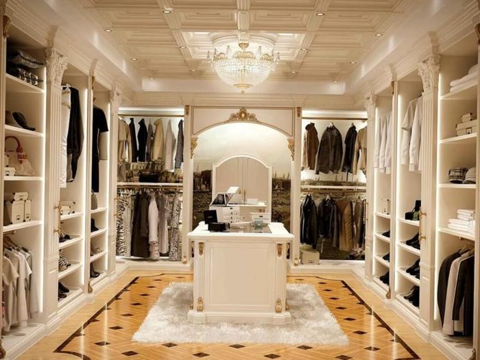 giyinme odası dekor fikri, oldukça beyaz oda, mermer zemin, muhteşem tavan aydınlatması, geniş açık gardıroplar