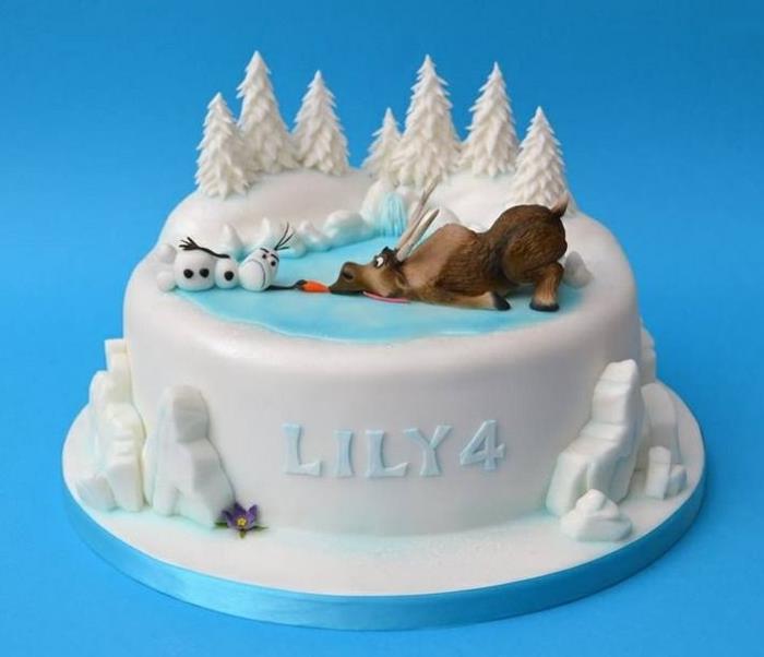 rojstnodnevna torta-dekoracija-ideja-punca-snežna kraljica-torte-zabavne-ideje