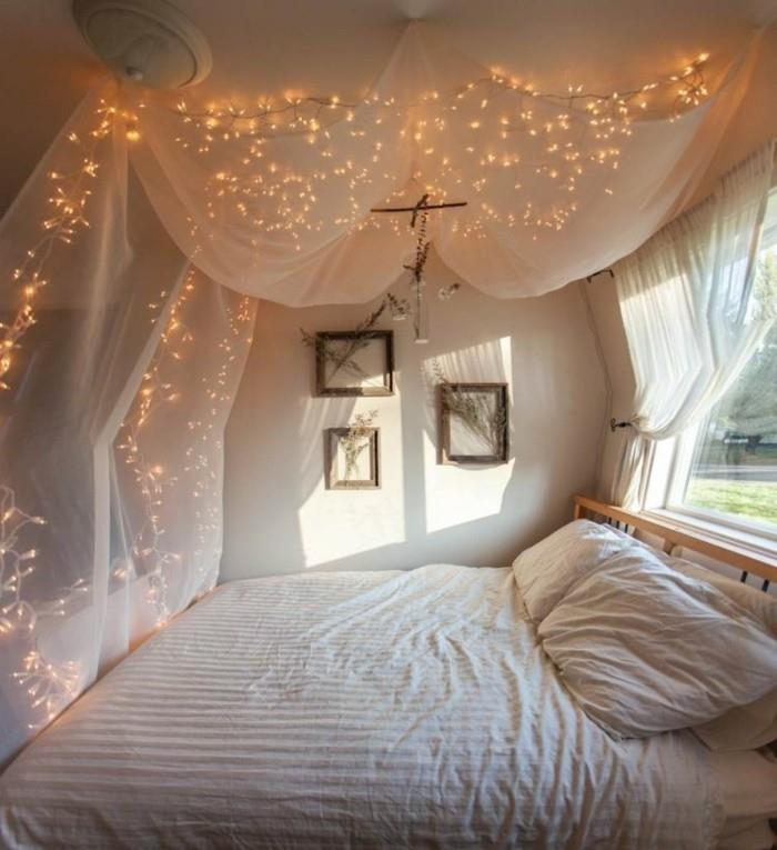 šviesaus girliandos dekoravimo idėja Kalėdų eglutei-baltas-miegamasis