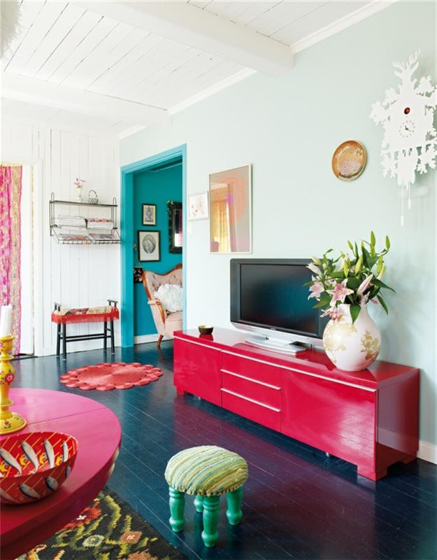 dekoracija-ideja-jedilnica-dekoracija-dnevna soba-obarvana-vaza-rože-TV