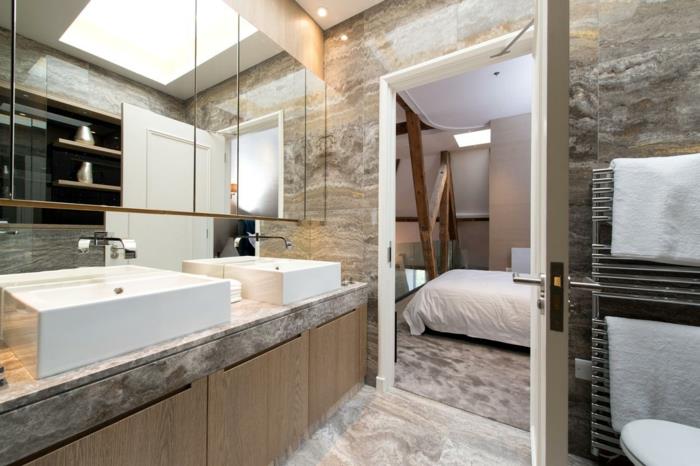 natūralaus akmens vonios kambarys, tiesios linijos kriauklės, sieninė rankšluosčių kabykla, didelis veidrodis