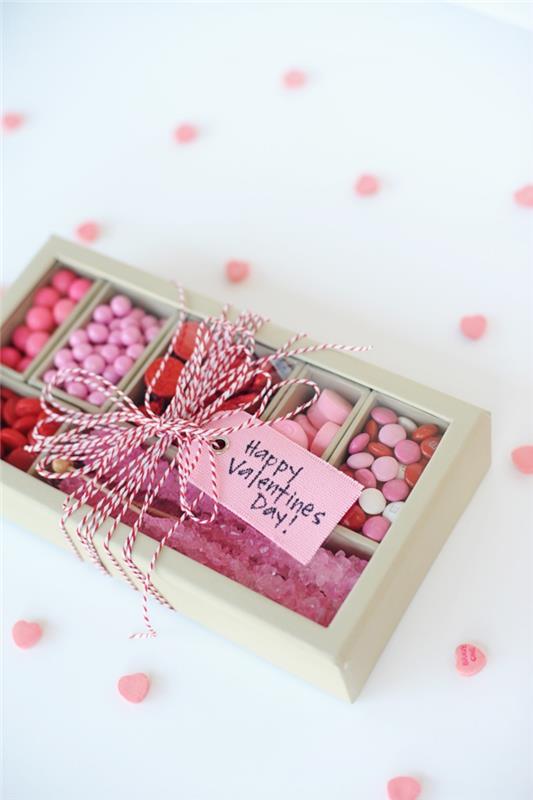 valentinovo presenečenje ideja box bonboni gurmansko presenečenje darilo zanj string label love