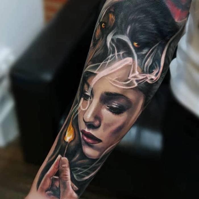 simbolična ženska tetovaža, črni volk, vžigalica, podoba mlade ženske, totemska žival
