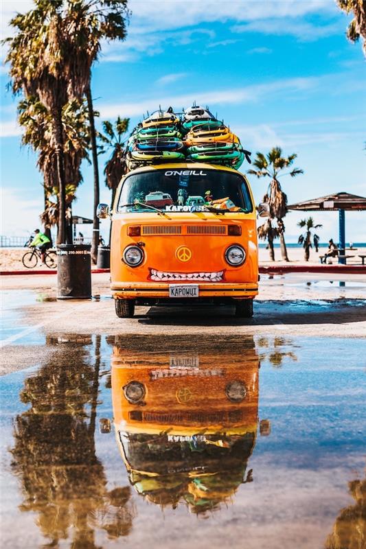 Volkswagen marka hippi minibüs, orijinal duvar kağıdı, güzel sörfçü tarzı yaz arka plan görüntüsü