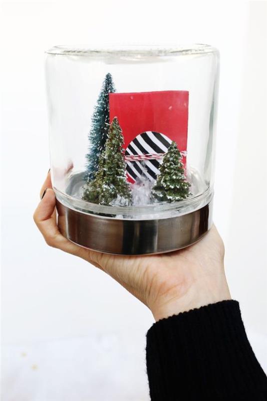 darilno kartico na izviren način ponudite v steklenem kozarcu, okrašenem z božičnimi motivi