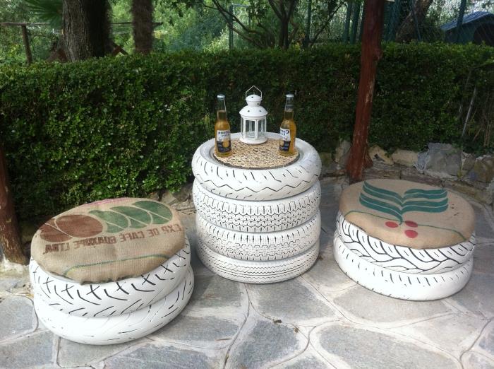 kaj storiti z rabljeno pnevmatiko, zunanje pohištvo DIY iz recikliranih pnevmatik, model blata za pnevmatike z leseno desko