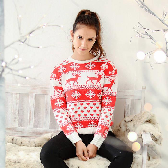 rdeče -beli božični pulover z vzorcem severnih jelenov, srčki in snežinkami, na primer božično darilo za najstnika