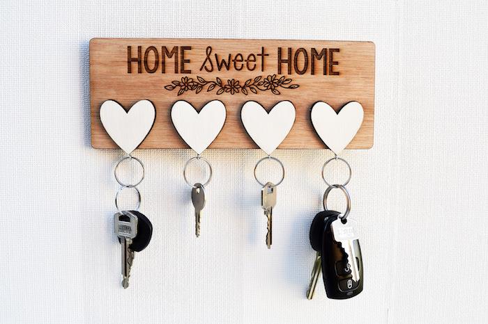 osebni predmet, kakšno darilo za starše, hišno presenečenje, leseni obesek za ključe, srca