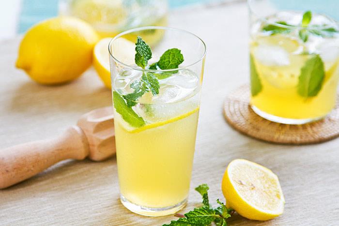 Detox recept detox napitek za hujšanje voda voda limona in meta infuzijski čudežni recept za izgubo trebuha