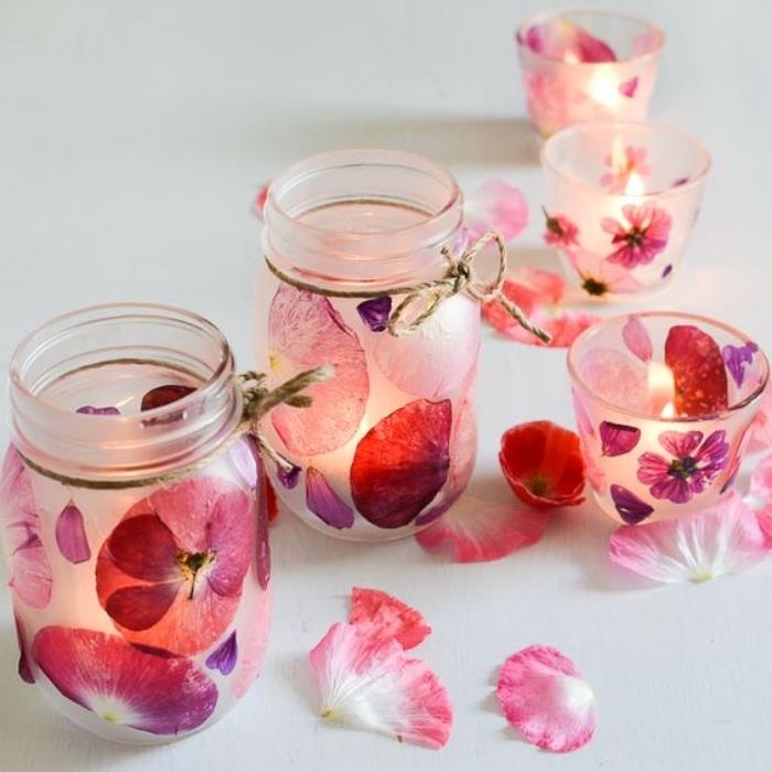 idėja patiems pasigaminti žvakidę stikliniame ar stikliniame inde, pritaikytą šviežių gėlių žiedlapiams, romantiškoms dekoratyvinėms žvakėms, lengvai pasidaryk pats
