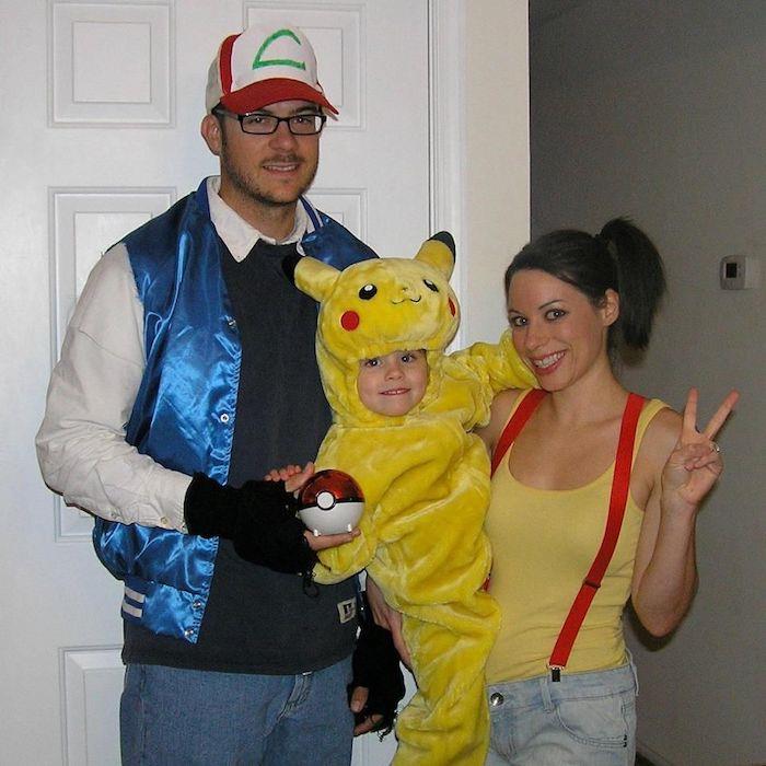 Tüm aile, ebeveynler ve pikachu gibi bebek için Pokemon kostümleri, çocuğunuzu nasıl giydireceğinize dair fikir, modern pikachu kostümü