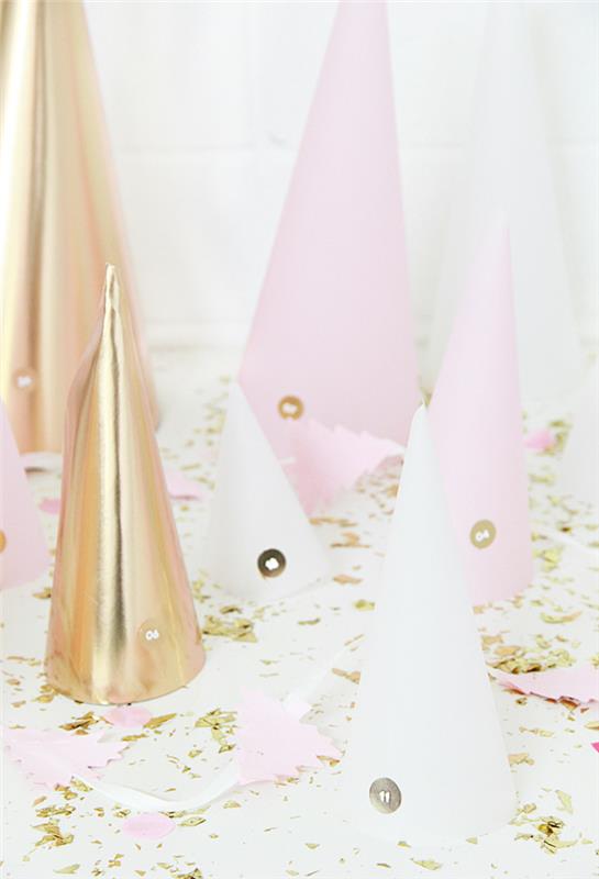 Numaralandırılmış beyaz ve altın pembe kağıt koniler ve konfeti ile DIY varış takvimi fikri