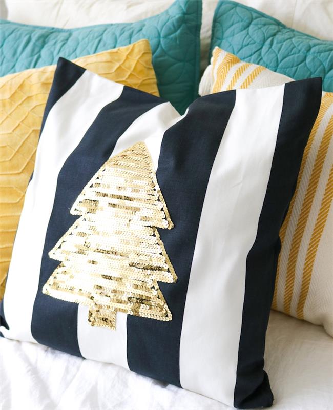 personalizuota blizgučių pagalvėlė Kalėdų eglutės pavidalu, pigi kalėdinė dovana pasigaminti patiems