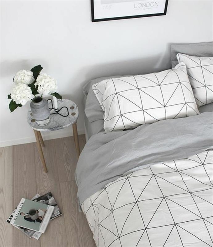 skandinaviškas dekoras-idėja miegamajame-šviesi parketo-lovos danga-su-geometriniais raštais-vazos-gėlės