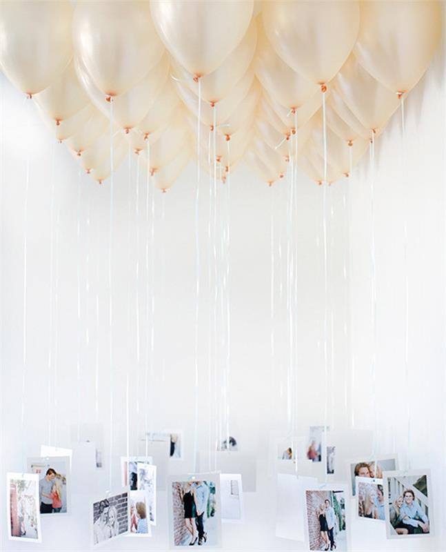 ideja za obešanje poročne mize, baloni s fotografijami, pritrjenimi na koncu niti, poročni dekor, ki ga naredite sami