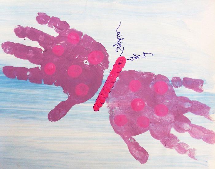 drugelio idėja rožiniais dažais rankų atspaudai lengva tapyti vaikų darželio tapybos veikla