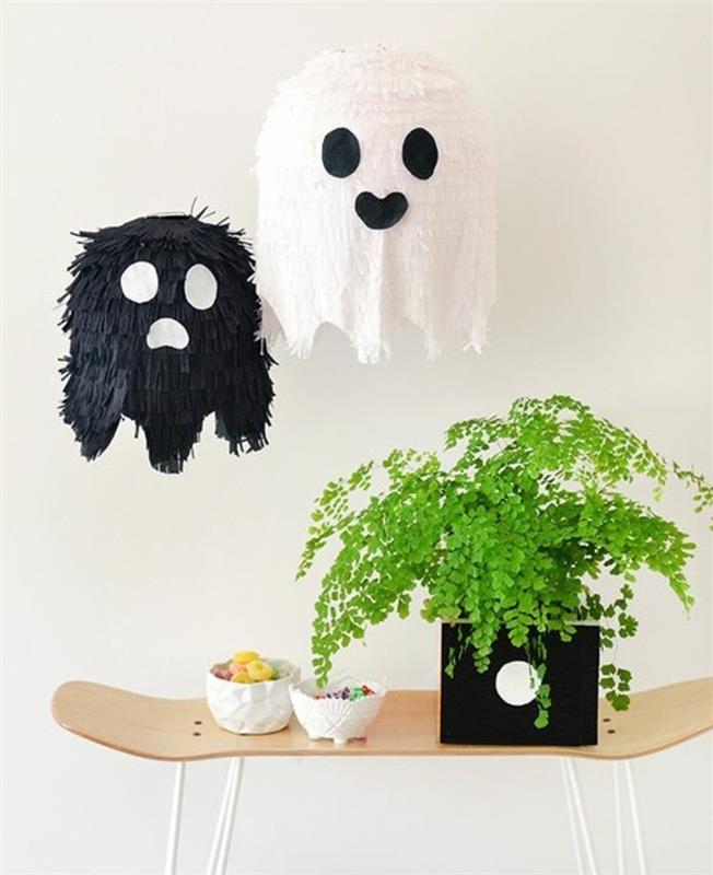 Ghost-Pinata-Idea-for-the-Halloween-party-original-Halloween-decoration-make-a-pinata