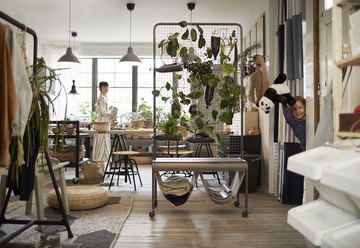 augalų atskyrimo idėja nuimama pertvara miegamasis svetainės siena augalinis interjeras originalus