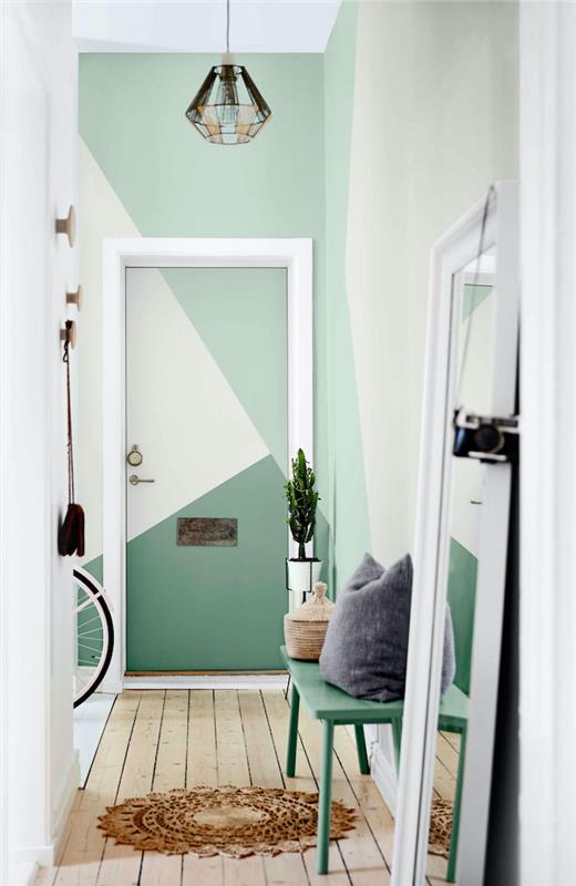 deco fikir koridor beyaz bir çerçeve içinde yeşil ve geometrik şekillerin tonlarında boyanmış bir iç kapı