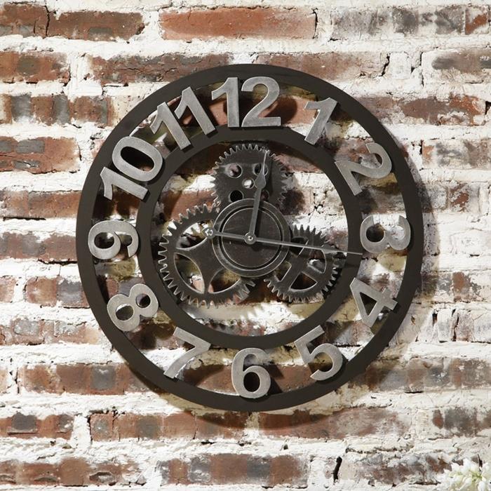 pramoninė apdaila, mūrinės sienos, dekoratyvinis objektas, laikrodis su mechanizmu, geležinis ir metalinis laikrodis
