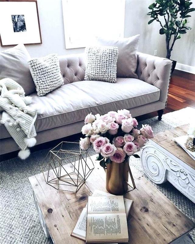 Pembe kanepe ve pembe çiçekler fikir renk gülağacı oturma odası kız dekor fikri tatlı ve tatlı ev dekorasyonu