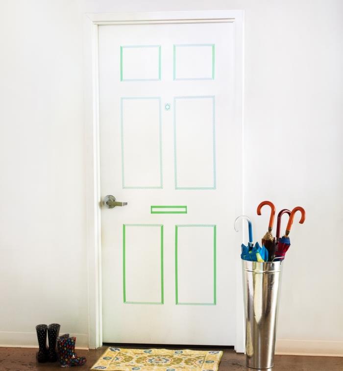 originali melagingų lipdinių durų apdaila, pagaminta su žalios maskavimo juostos juostelėmis
