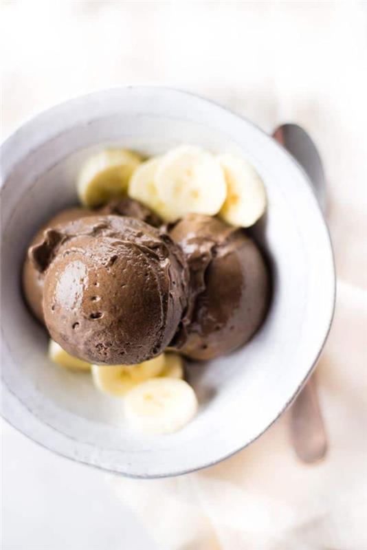 sveikų bananų kakavos ledų receptas, lengvas desertas po raketės, paprasta vasaros deserto idėja