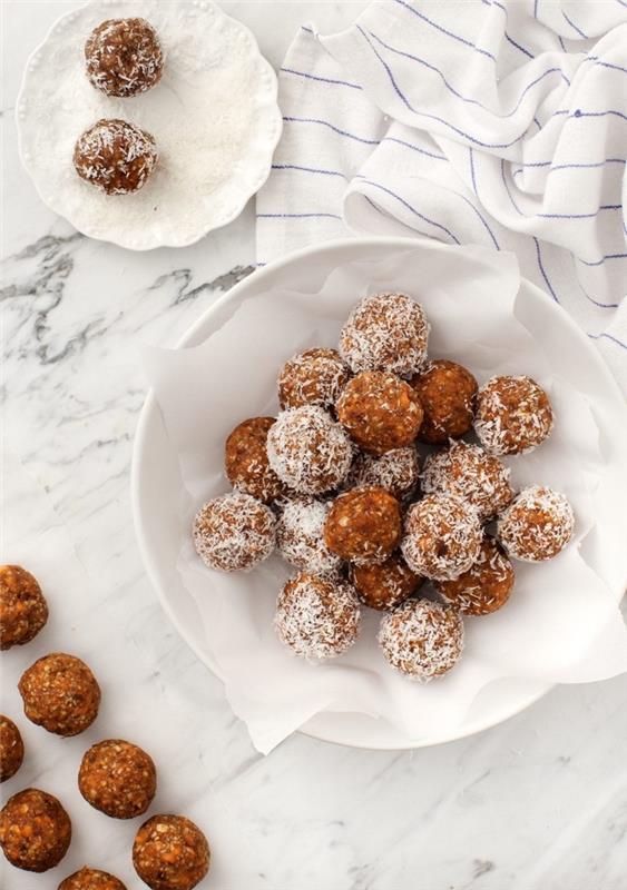 veganiški saldainiai su saulėgrąžomis, kokosu, morkomis, datulėmis, idėja gaminti desertą be glitimo ir be laktozės