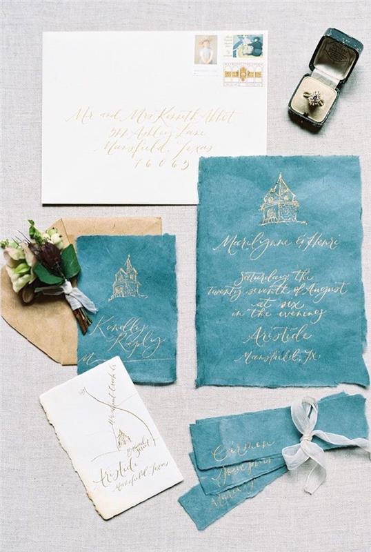 turkuaz mavisi arka planda zarif el yazısı tipografisi olan eski düğün davetiyesi fikri