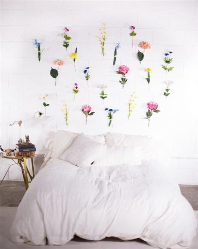 naredite vzglavje za cvetje, sveže cvetje, zataknjeno za posteljo, belo posteljnino, očarljivo idejo deko