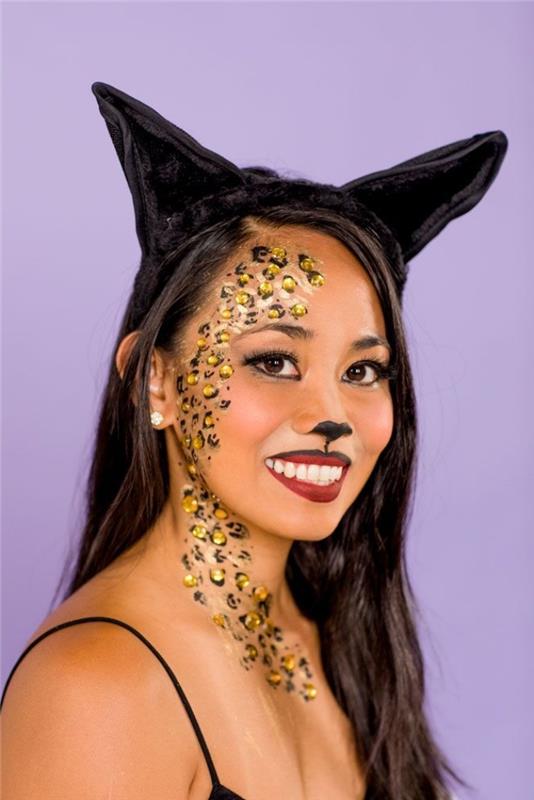 apsirengti kaip Helovino katė, moters kostiumo idėja Helovinui, dviejų spalvų lūpų dažų makiažas taip katės veidas
