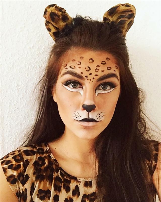 lengva šukuosena Helovino moters katei, Helovino kačių makiažo idėja su leopardo veido pieštuku akių kontūre
