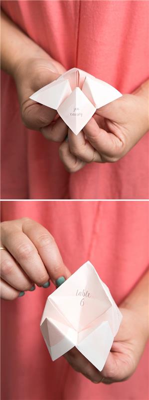 lengvai sulankstomas troškintuvas, kad būtų sukurta personalizuota origami vietos kortelė, kuri taip pat puikiai papuoš stalą